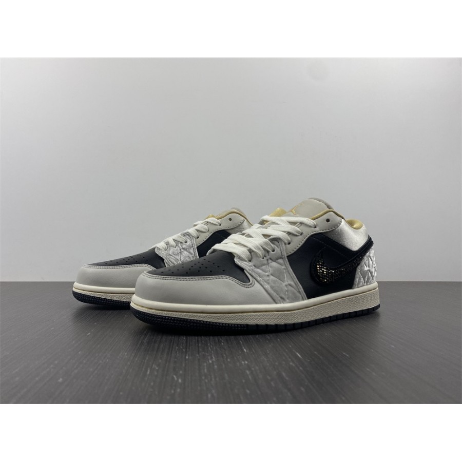 【専用nevermind.0411様】NIKE AIR JORDAN 1 LOW 専用nevermind.0411様】NIKE AIR JORDAN 1 LOW NIKE AIR JORDAN 1 LOW